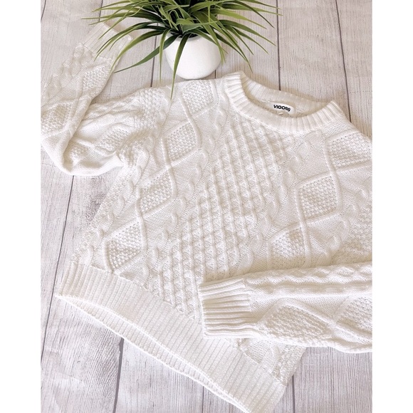 Vigoss Sweaters - Vigoss white cable knit crew neck sweater NWT S